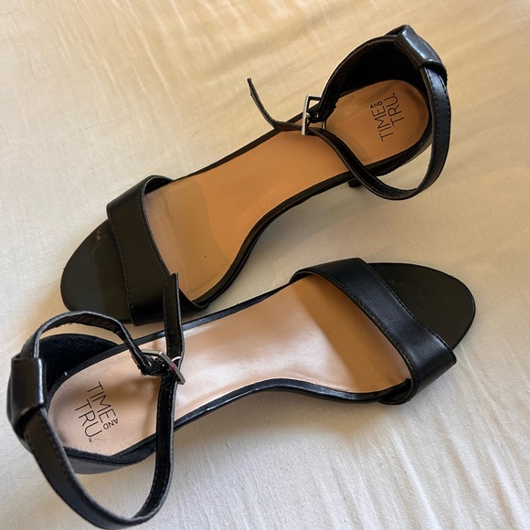 Time and Tru Women's Black Heels - Picture 1 of 3
